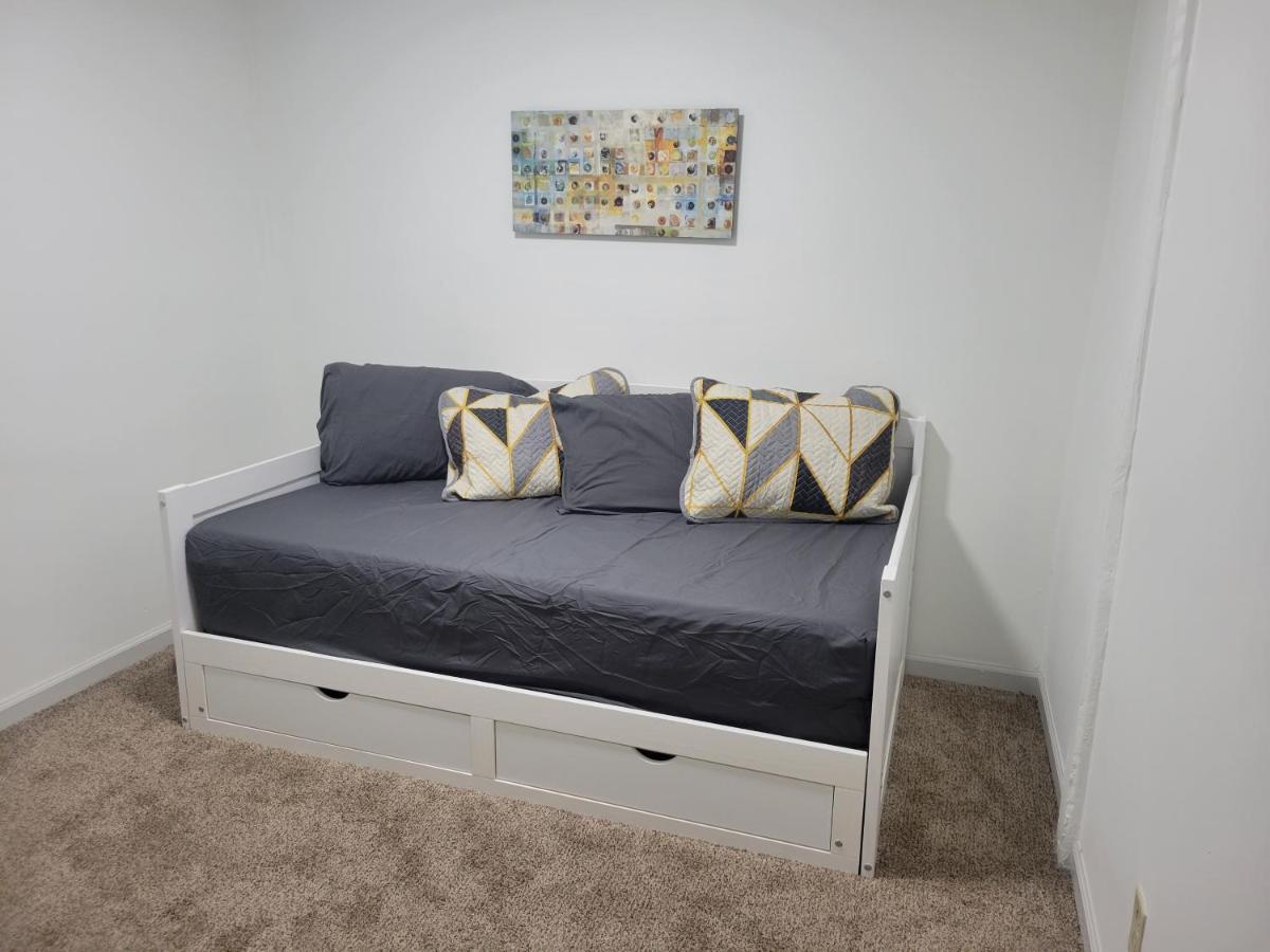 Shared Guest House With Private Rooms 애틀랜타 외부 사진
